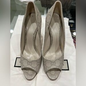 GUCCI LOGO HEELS